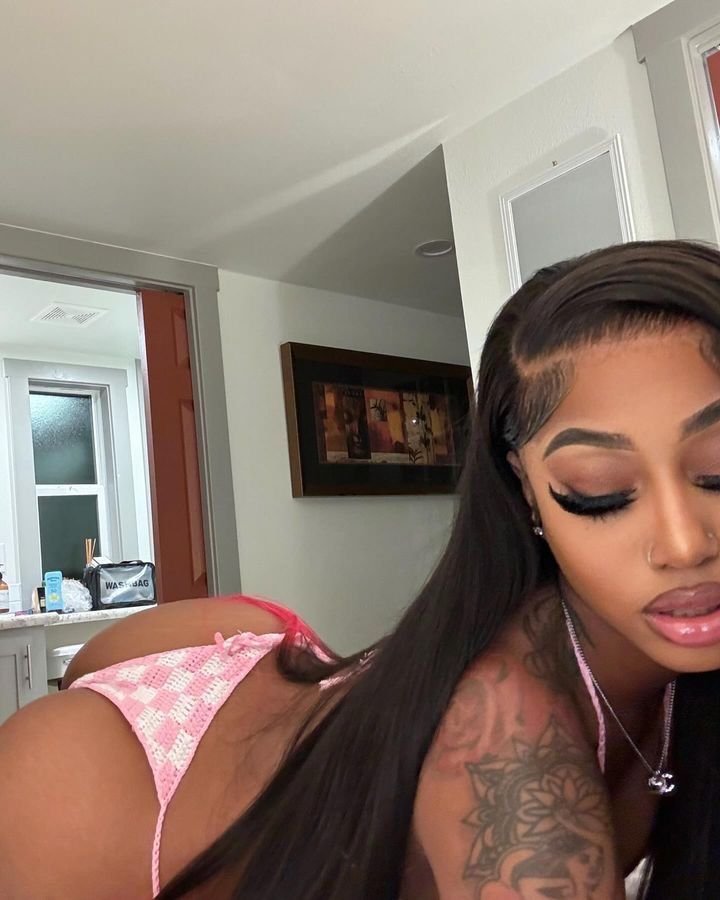 Intimate curvy UK phone chat model Veloura Nyxen with long dark hair and seductive confident presence