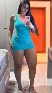 UK phone chat model with curvy thighs and feminine shape