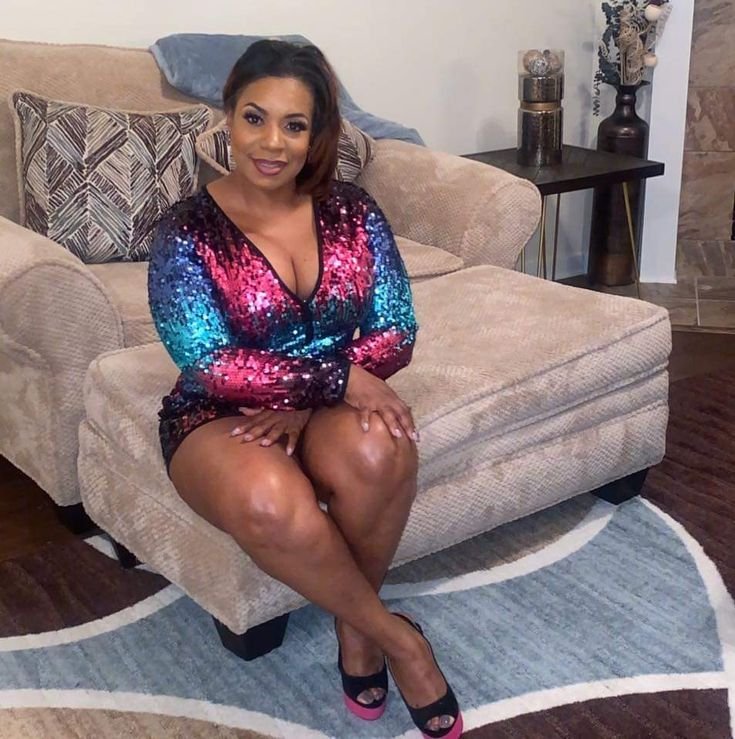 Granny phone sex UK profile featuring confident mature woman Phone sex grannies UK in colourful sequin dress