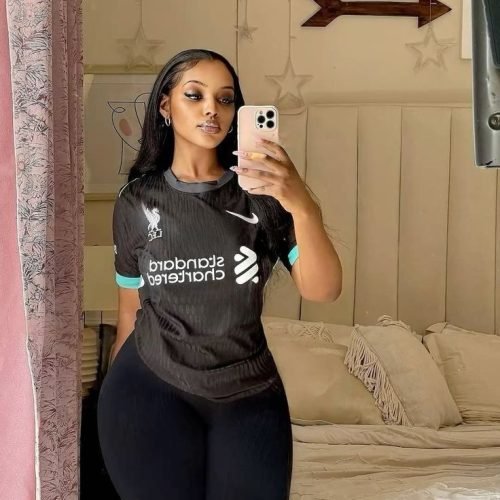 Sporty confident woman taking a mirror selfie representing phone sex chat UK and adult chat with horny girlsA confident woman taking a mirror selfie indoors wearing a sporty fitted top and leggings. The image represents adult chat UK, phone sex chat uk, uk adult chat, and relaxed live phone sex chat experiences.